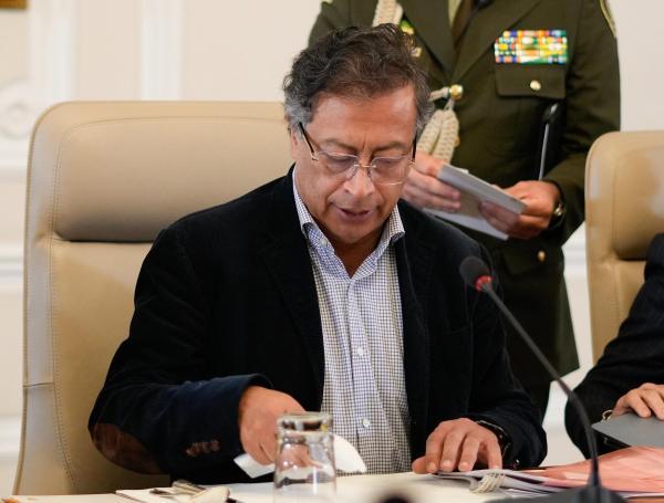 ‘La orden que yo he dado es que las EPS intervenidas se conviertan en Gestoras Farmacéuticas y de Salud’